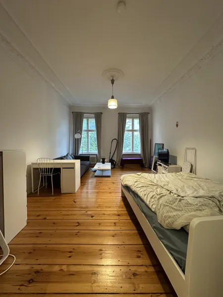 Furnished One-Room Apartment near Hasenheide Park & Landwehrkanal — photo 1